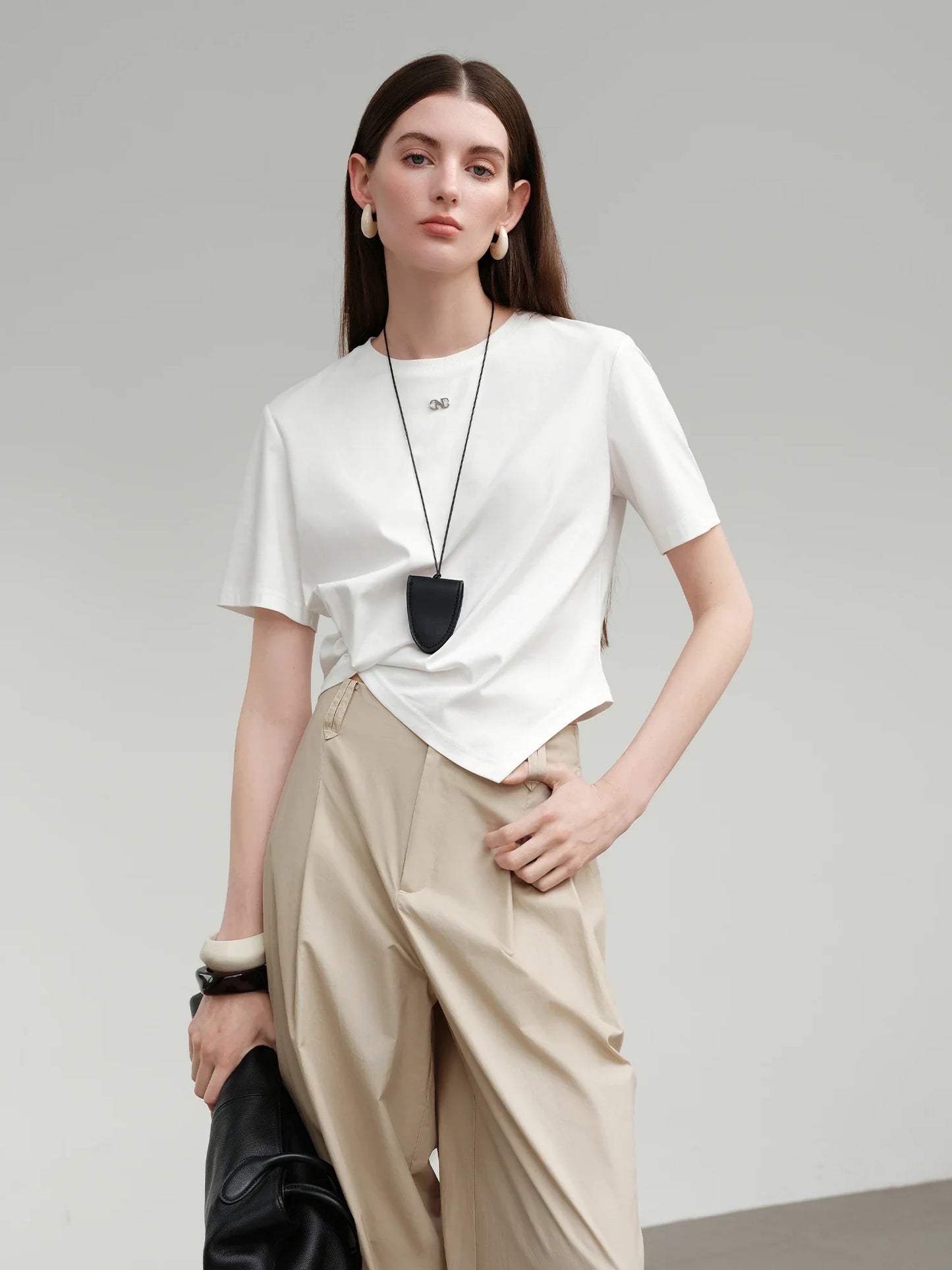 Saviig Short-sleeved Twisted Pleated T-shirt: Design-inspired Asymmetric Solid Color for Women